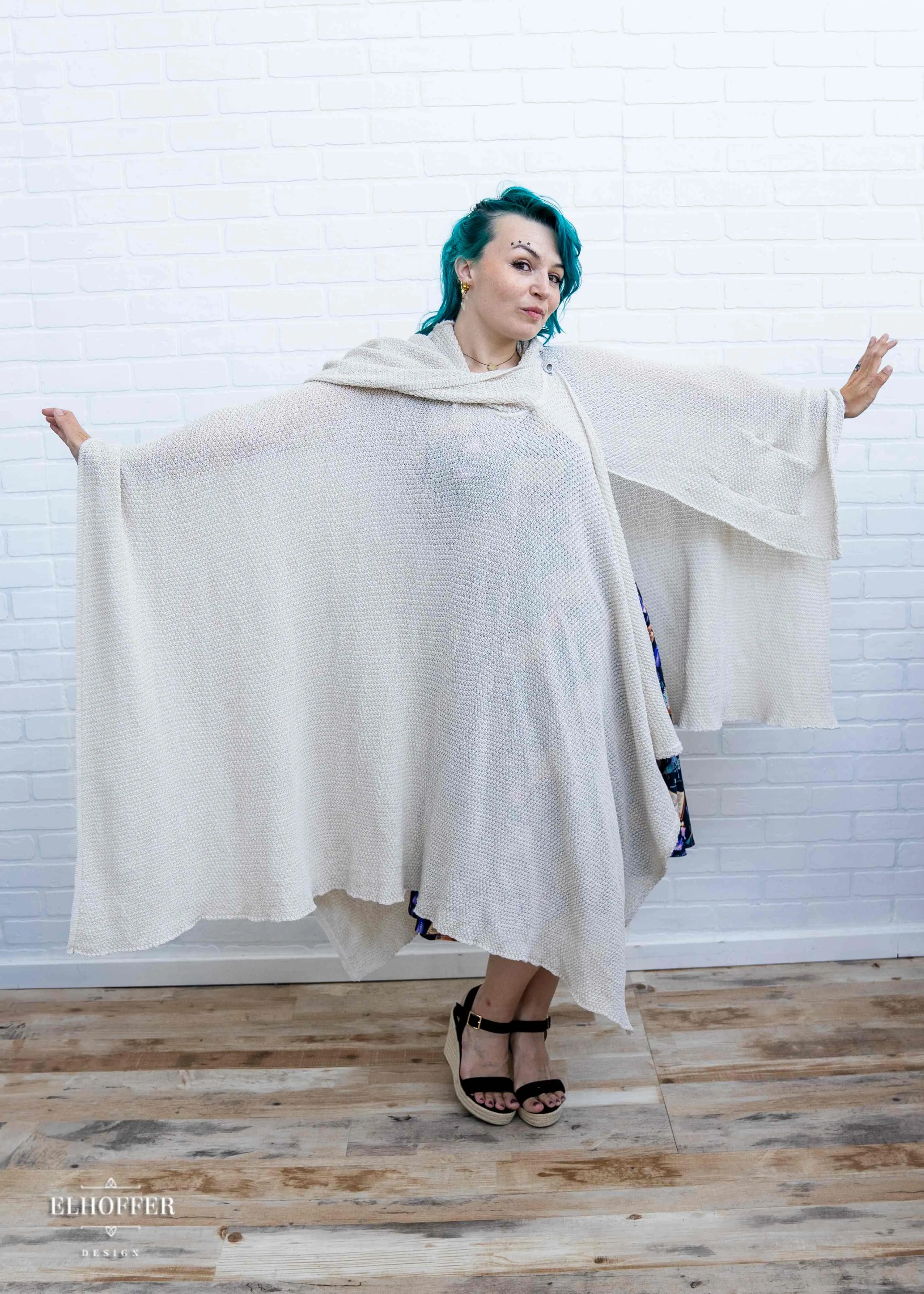 Essential Nomad Cape - Guardian White