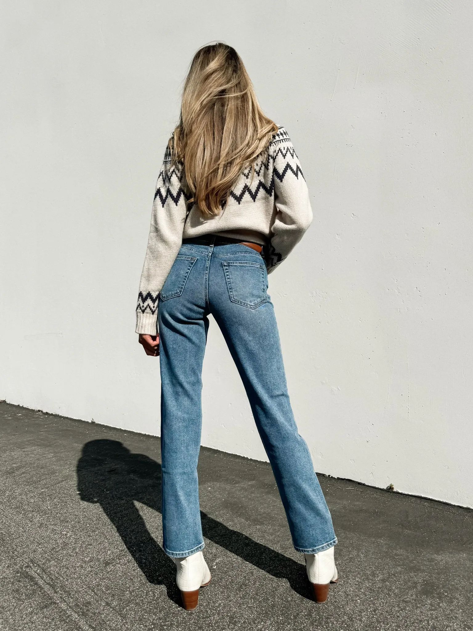 Outer Limits Clean Stretch Jeans in Med Denim