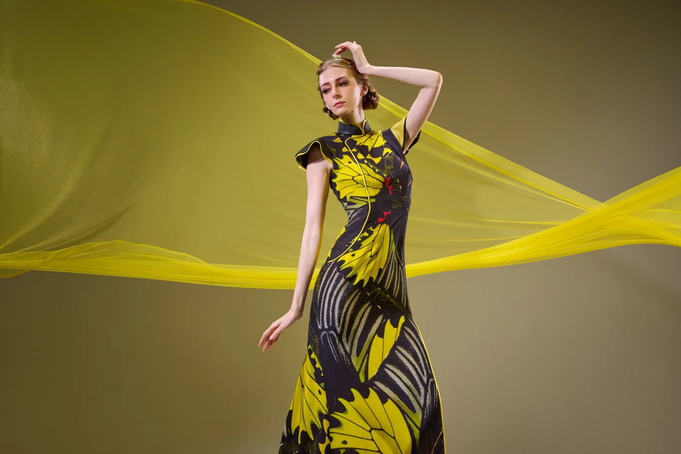 SPARKLE BY KAREN CHAN x Fung Yuen Butterfly Reserve【GOLDEN BIRDWING】100% Silk Cheongsam (Petal Sleeve) (金裳鳳蝶)